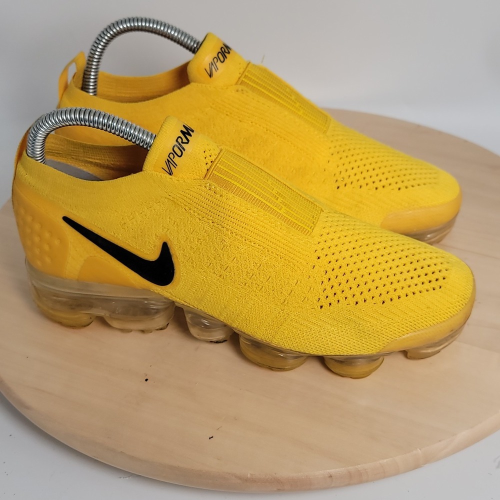 Nike Air VaporMax Moc 2 Slip-On Women Sneaker Size 7 University Gold AJ6599-700